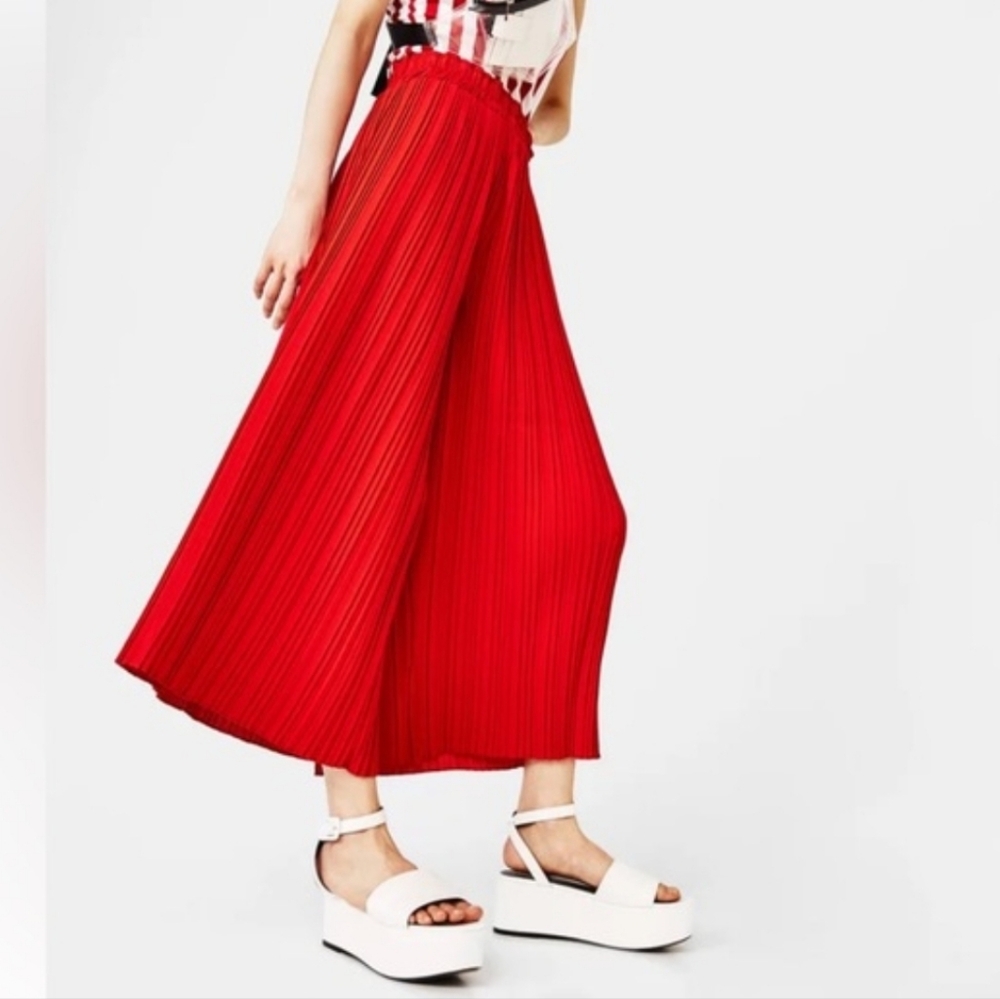 Bershka Vibrant Red Pleated Wide-Leg Cropped Pants ■ Size XS
